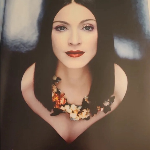 Madonna Drowned World Tour 2001 Official Concert Program Art Book - Picture 5 of 10